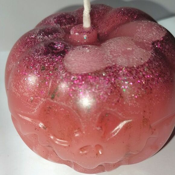 Hand crafted limited edition pumpkin candle from our spooky candle collection - Picture 5 of 5